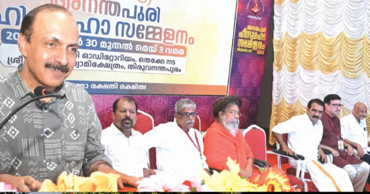 അനന്തപുരി ഹിന്ദുമഹാസമ്മേളനം ജസ്റ്റിസ് എന്‍. നഗരേഷ് ഉദ്ഘാടനം ചെയുന്നു കെ. പി. സാജു, എം. ഗോപാല്‍, ശ്രീശക്തി ശാന്താനന്ദ മഹര്‍ഷി, അഡ്വ. ബി. ഗോപാലകൃഷ്ണന്‍, പി. അശോക്കുമാര്‍, അഡ്വ. ശാസ്തമംഗലം അജിത്ത് തുടങ്ങിയവര്‍ സമീപം