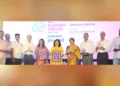 എച്ച്എല്എല്ലിന്റെ സ്മരണിക നാണയം കേന്ദ്ര സെക്രട്ടറി പുണ്യ സലില ശ്രീവാസ്തവ പ്രകാശനം ചെയ്യുന്നു. എച്ച്എല്എല് സിഎംഡി ഡോ. അനിത തമ്പി, ഡയറക്ടര്മാരായ പി. രമേഷ്, എന്. അജിത്, ബെന്നി ജോസഫ് തുടങ്ങിയവര് സമീപം