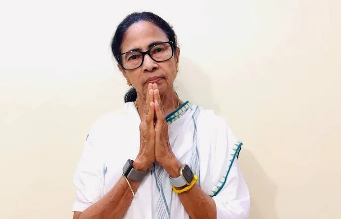 തോറ്റ് തുന്നം പാടിയിട്ടും പരാജയം വിസമ്മതിച്ച് മമത ; സൂര്യാസ്തമയത്തിനുശേഷം നിങ്ങൾ എല്ലാവരും വിജയിക്കുമെന്ന് പ്രവർത്തകരോട് ആഹ്വാനം