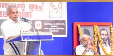 എറണാകുളം എളമക്കര മാധവ നിവാസിലെ മാധവ്ജി മണ്ഡപത്തില്‍ ആര്‍എസ്എസിന്റെ ശ്രുതം മൊബൈല്‍ ആപ്പ് ലോഞ്ചിങ് നിര്‍വഹിച്ച് പ്രജ്ഞാപ്രവാഹ് ദേശീയ സംയോജകന്‍ ജെ. നന്ദകുമാര്‍ സംസാരിക്കുന്നു. ആര്‍എസ്എസ് കൊച്ചി മഹാനഗര്‍
സംഘചാലക് അഡ്വ. പി. വിജയകുമാര്‍ സമീപം