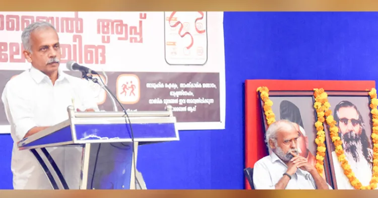 എറണാകുളം എളമക്കര മാധവ നിവാസിലെ മാധവ്ജി മണ്ഡപത്തില്‍ ആര്‍എസ്എസിന്റെ ശ്രുതം മൊബൈല്‍ ആപ്പ് ലോഞ്ചിങ് നിര്‍വഹിച്ച് പ്രജ്ഞാപ്രവാഹ് ദേശീയ സംയോജകന്‍ ജെ. നന്ദകുമാര്‍ സംസാരിക്കുന്നു. ആര്‍എസ്എസ് കൊച്ചി മഹാനഗര്‍
സംഘചാലക് അഡ്വ. പി. വിജയകുമാര്‍ സമീപം