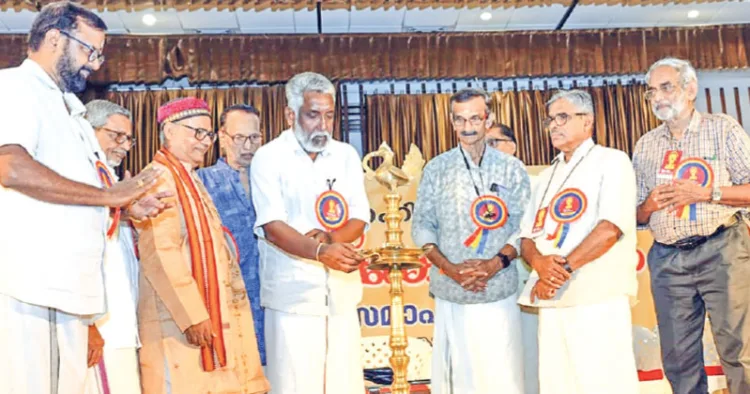 തപസ്യ സര്‍ഗോത്സവ സമാപനസാംസ്‌കാരികോത്സവം തമിഴ് എഴുത്തുകാരനും പദ്മശ്രീ ജേതാവുമായ ആര്‍.എന്‍. ജോ
ഡിക്രൂസ് ഉദ്ഘാടനം ചെയ്യുന്നു. കെ.ടി. രാമചന്ദ്രന്‍, ആര്‍. സഞ്ജയന്‍. ഡോ. സ്വപന്‍ മുഖോപാധ്യായ, പി.ആര്‍. നാഥന്‍, കെ. ലക്ഷ്മിനാരായണ്‍, ഡോ. സി. മഹേഷ്, പ്രൊഫ. പി.ജി. ഹരിദാസ്, ഗോപിനാഥ് കോലിയത്ത് എന്നിവര്‍ സമീപം