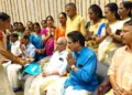 എന്‍.എം. കദംബന്‍ നമ്പൂതിരിപ്പാടിന്റെ നവതിയോടനുബന്ധിച്ച് നടന്ന പരിപാടിയില്‍ ഗുരുകുലം വിദ്യാനികേതന്‍ പ്രവര്‍ത്തകര്‍ ആരതി ഉഴിയുന്നു