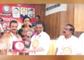അമ്മ മലയാളം ചാരിറ്റബിള് ട്രസ്റ്റിന്റെ പ്രഥമ മാധ്യമ പുരസ്കാരം ജന്മഭൂമി ന്യൂസ് എഡിറ്റര് കെ.ഡി. ഹരികുമാറിന് തിരുവഞ്ചൂര് രാധാകൃഷ്ണന് എംഎല്എ സമ്മാനിച്ചപ്പോള്. മധു മണിമല, എസ്. ജയസൂര്യന്, സിന്ധു എം. നായര്, ഡോ. എന്. ജയരാജ്, ഷിജോ കെ. തോമസ് എന്നിവര് സമീപം