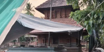 പുനരുദ്ധാരണം നടക്കുന്ന കൂവോട് ശ്രീമേലോംമുറ്റം ശ്രീകൃഷ്ണക്ഷേത്രം