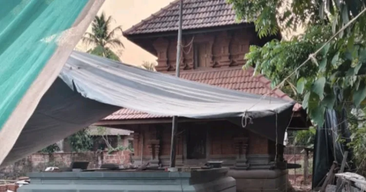 പുനരുദ്ധാരണം നടക്കുന്ന കൂവോട് ശ്രീമേലോംമുറ്റം ശ്രീകൃഷ്ണക്ഷേത്രം