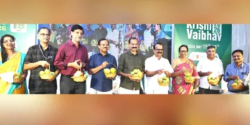 സെന്റര്‍ ഫോര്‍ ഇന്നൊവേഷന്‍ ഇന്‍ സയന്‍സ് ആന്‍ഡ് സോഷ്യല്‍ ആക്ഷന്റെ (സിസ)ആഭിമുഖ്യത്തില്‍ തിരുവനന്തപുരത്ത് പുത്തരിക്കണ്ടം മൈതാനത്ത് സംഘടിപ്പിച്ച കാര്‍ഷികമേളയും മാമ്പഴോത്സവവും ഉദ്ഘാടനം ചെയ്ത ശേഷം കേന്ദ്ര സഹമന്ത്രി ജോര്‍ജ് കുര്യനും വിശിഷ്ടാതിഥികളും മാമ്പഴക്കൂടകളുമായി. രജത തമ്പി, എന്‍സിഡിസി റീജണല്‍ ഡയറക്ടര്‍ കെ.എന്‍. ശ്രീധരന്‍, എംഎസ്എംഇ ഡിഎഫ്ഒ ജി.എസ്. പ്രകാശ്, നിയുക്ത എംഎല്‍എ വി. മുരളീധരന്‍, തിരുവനന്തപു
രം മേയര്‍ വി.വി. രാജേഷ്, നബാര്‍ഡ് ഡെപ്യൂട്ടി ജനറല്‍ മാനേജര്‍ ഡിനി പണിക്കര്‍, സിസ ജനറല്‍ സെക്രട്ടറി ഡോ. സി. സുരേഷ് കുമാര്‍ തുടങ്ങിയവര്‍ സമീപം