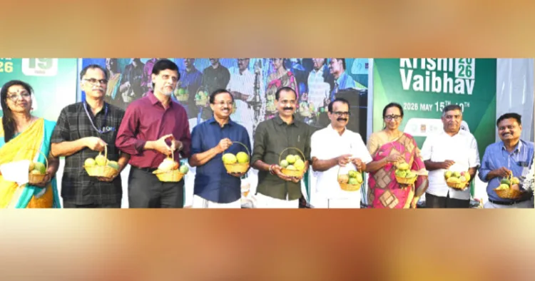 സെന്റര്‍ ഫോര്‍ ഇന്നൊവേഷന്‍ ഇന്‍ സയന്‍സ് ആന്‍ഡ് സോഷ്യല്‍ ആക്ഷന്റെ (സിസ)ആഭിമുഖ്യത്തില്‍ തിരുവനന്തപുരത്ത് പുത്തരിക്കണ്ടം മൈതാനത്ത് സംഘടിപ്പിച്ച കാര്‍ഷികമേളയും മാമ്പഴോത്സവവും ഉദ്ഘാടനം ചെയ്ത ശേഷം കേന്ദ്ര സഹമന്ത്രി ജോര്‍ജ് കുര്യനും വിശിഷ്ടാതിഥികളും മാമ്പഴക്കൂടകളുമായി. രജത തമ്പി, എന്‍സിഡിസി റീജണല്‍ ഡയറക്ടര്‍ കെ.എന്‍. ശ്രീധരന്‍, എംഎസ്എംഇ ഡിഎഫ്ഒ ജി.എസ്. പ്രകാശ്, നിയുക്ത എംഎല്‍എ വി. മുരളീധരന്‍, തിരുവനന്തപു
രം മേയര്‍ വി.വി. രാജേഷ്, നബാര്‍ഡ് ഡെപ്യൂട്ടി ജനറല്‍ മാനേജര്‍ ഡിനി പണിക്കര്‍, സിസ ജനറല്‍ സെക്രട്ടറി ഡോ. സി. സുരേഷ് കുമാര്‍ തുടങ്ങിയവര്‍ സമീപം
