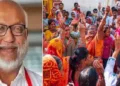 ഹിന്ദു ഭക്തരുടെ ആഹ്ളാദം (വലത്ത്)