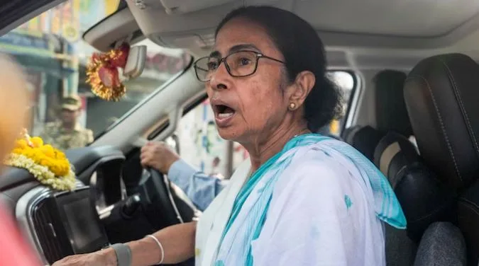 രാജിവയ്‌ക്കില്ലെന്ന് മമത, സൈന്യം തയ്യാറായി