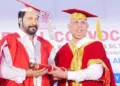 എംജി യൂണിവേഴ്‌സിറ്റിയുടെ ഹോണററി ഡോക്ടറേറ്റ് നടന്‍ മമ്മൂട്ടിക്ക് ചാന്‍സലര്‍ കൂടിയായ ഗവര്‍ണര്‍ രാജേന്ദ്ര വിശ്വനാഥ് ആര്‍ലേക്കര്‍ സമ്മാനിക്കുന്നു