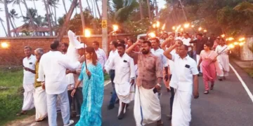 സര്‍ക്കാരിന്റെ പത്താം ദിനത്തില്‍ മുനമ്പം നിവാസികള്‍ നടത്തിയ പന്തംകൊളുത്തി പ്രകടനം