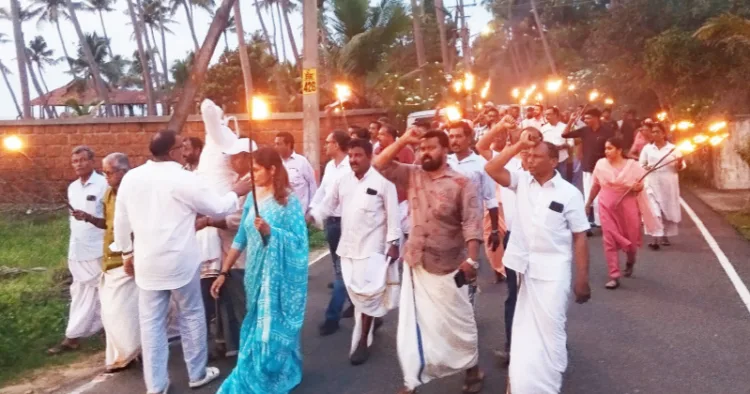 സര്‍ക്കാരിന്റെ പത്താം ദിനത്തില്‍ മുനമ്പം നിവാസികള്‍ നടത്തിയ പന്തംകൊളുത്തി പ്രകടനം