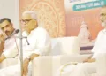 ആര്‍എസ്എസ് ശതാബ്ദിയോടനുബന്ധിച്ച് കോഴിക്കോട് കുന്ദമംഗലത്ത് പൗരപ്രമുഖ സംഗമത്തില്‍ ആര്‍എസ്എസ് അഖില ഭാരതീയ കാര്യകാരി അംഗം സുരേഷ് ജോഷി സംസാരിക്കുന്നു. ആര്‍എസ്എസ് ഉത്തരകേരളം പ്രാന്ത സഹബൗദ്ധിക് പ്രമുഖ് കെ.എസ്. അനീഷ്, ആര്‍എസ്എസ് കോഴിക്കോട് ഗ്രാമ ജില്ലാ സംഘചാലക് അഡ്വ. പി.കെ. ശ്രീകുമാര്‍ സമീപം