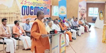 ഹിന്ദു ഐക്യവേദി സംസ്ഥാന പ്രതിനിധി സമ്മേളനം ചാലക്കുടി ടൗണ്ഹാളില് സ്വാമി നന്ദാത്മജാനന്ദ ഉദ്ഘാടനം ചെയ്യുന്നു