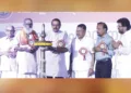 കേരള ക്ഷേത്ര സംരക്ഷണ സമിതി വാര്‍ഷിക സമ്മേളനവും മാധവ്ജി ജന്മശതാബ്ദി ആഘോഷവും മുന്‍ ഡിജിപി ഡോ.ടി .പി. സെന്‍കുമാര്‍ ഉദ്ഘാടനം ചെയ്യുന്നു. ദീപാ മേനോന്‍, എന്‍. എം. കദംബന്‍ നമ്പൂതിരിപ്പാട്, സി. ചന്ദ്രശേഖരന്‍, പി. എസ്. ശ്രീധരന്‍പിള്ള, വി. അനില്‍കുമാര്‍, മുല്ലപ്പള്ളി കൃഷ്ണന്‍ നമ്പൂതിരി, എം. ടി. വിശ്വനാഥന്‍ എന്നിവര്‍ സമീപം.
