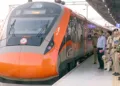 ജമ്മു താവി റെയില്‍വേ സ്റ്റേഷനില്‍ ശ്രീനഗര്‍-കത്ര വന്ദേ ഭാരത് എക്‌സ്പ്രസ് ഫ്‌ലാഗ്ഓഫ് ചെയ്തപ്പോള്‍