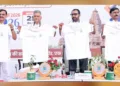 അന്താരാഷ്ട്ര യോഗാ ദിനാചരണവുമായി ബന്ധപ്പെട്ടുള്ള ജഴ്‌സി കേന്ദ്ര ആയുഷ്, ആരോഗ്യ, കുടുംബക്ഷേമ മന്ത്രി പ്രതാപ്റാവു ജാദവിന്റെ നേതൃത്വത്തില്‍ പുറത്തിറക്കുന്നു