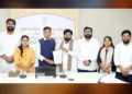 കേന്ദ്ര കായിക മന്ത്രി മന്‍സുഖ് മാണ്ഡവ്യക്ക് എബിവിപി ദേശീയ ജനറല്‍ സെക്രട്ടറി വീരേന്ദ്ര സിങ് സോളങ്കിയുടെ
നേതൃത്വത്തിലുള്ള പ്രതിനിധി സംഘം മെമ്മോറാണ്ടം സമര്‍പ്പിച്ചപ്പോള്‍
