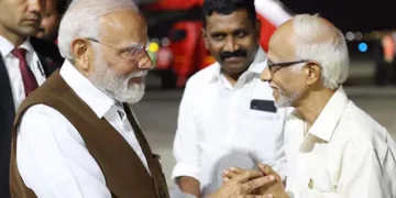 അനിരുദ്ധന്‍ തന്ത്രികള്‍ പ്രധാനമന്ത്രി നരേന്ദ്ര മോദിക്കൊപ്പം