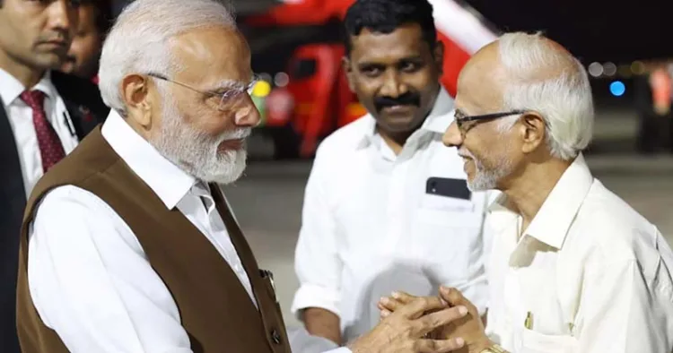 അനിരുദ്ധന് തന്ത്രികള് പ്രധാനമന്ത്രി നരേന്ദ്ര മോദിക്കൊപ്പം
