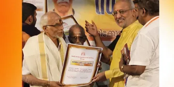 അനിരുദ്ധന്‍ തന്ത്രികള്‍ ഉപരാഷ്ട്രപതി സി.പി രാധാകൃഷ്ണനൊപ്പം (ഫയല്‍ ഫോട്ടോ)