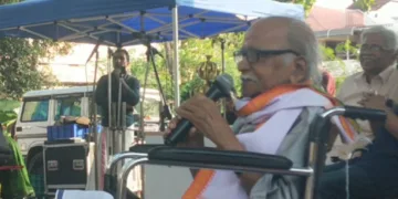കാവാലം നാരായണപ്പണിക്കരുടെ അവനവന്‍കടമ്പ എന്ന നാടകത്തിന്റെ അമ്പതാം വാര്‍ഷികാഘോഷത്തില്‍ പി. നാരായണക്കുറുപ്പ് പങ്കെടുത്തപ്പോള്‍