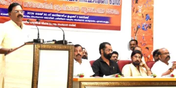 ഭാരതീയ ജ്യോതിഷ വിചാര സംഘത്തിന്റെ ആഭിമുഖ്യത്തില്‍ എറണാകുളത്ത് നടന്ന ജ്യോതിഷ താന്ത്രിക സമന്വയ
സംഗമം ബിഎംഎസ് സംസ്ഥാന പ്രസിഡന്റ് ശിവജി സുദര്‍ശന്‍ ഉദ്ഘാടനം ചെയ്യുന്നു