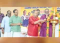 ബിഎംഎസിന്റെ ആഭിമുഖ്യത്തില്‍ തിരുവനന്തപുരം അയ്യന്‍കാൡ ഹാളില്‍ നടന്ന വന്ദേമാതരം ദേശീയ ജാഗ്രതാസദസും ജനനായകര്‍ക്കുള്ള സ്വീകരണവും ബിഎംഎസ് മുന്‍ ദേശീയ അധ്യക്ഷന്‍ അഡ്വ. സി.കെ. സജിനാരായണന്‍ ഉദ്ഘാടനം ചെയ്യുന്നു. സി. ബാലചന്ദ്രന്‍, സി.ജി. ഗോപകുമാര്‍, ബി.ബി. ഗോപകുമാര്‍ എംഎല്‍എ, വി. മുരളീധരന്‍ എംഎല്‍എ, രാജീവ് ചന്ദ്രശേഖര്‍ എംഎല്‍എ, ശിവജി സുദര്‍ശന്‍, മേയര്‍ വി.വി. രാജേഷ്, എന്‍.പി. രാജീവന്‍, ഡെ. മേയര്‍ ആശാനാഥ് സമീപം