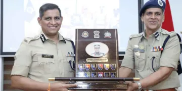 ‘സെന്റർ ഓഫ് എക്സലൻസ്’ (CoE) പദ്ധതിക്ക് തുടക്കം കുറിച്ച് കേരള പൊലീസ്. ഡിജിപി റാവാഡ ചന്ദ്രശേഖറും എപി ബറ്റാലിയൻ എഡിജിപി ദിനേന്ദ്ര കശ്യപും.