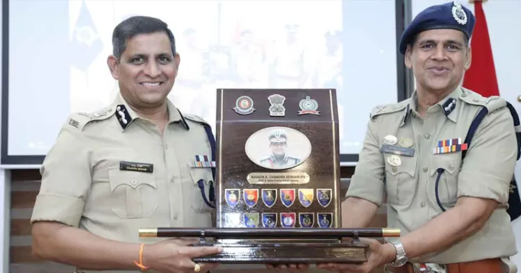 ‘സെന്റർ ഓഫ് എക്സലൻസ്’ (CoE) പദ്ധതിക്ക് തുടക്കം കുറിച്ച് കേരള പൊലീസ്. ഡിജിപി റാവാഡ ചന്ദ്രശേഖറും എപി ബറ്റാലിയൻ എഡിജിപി ദിനേന്ദ്ര കശ്യപും.