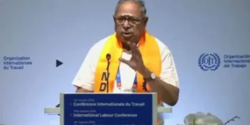 ബിഎംഎസ് സംഘടനാ സെക്രട്ടറി ബി. സുരേന്ദ്രന്
ഇന്റര്നാഷണല് ലേബര് കോണ്ഫറന്സിനെ
അഭിസംബോധന ചെയ്യുന്നു