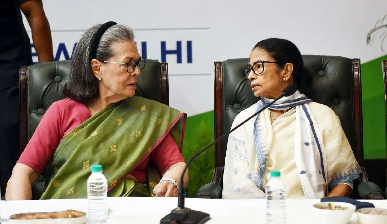 കോൺഗ്രസ് ലയന വാർത്തകൾ അടിസ്ഥാനരഹിതമാണെന്ന് തൃണമൂൽ കോൺഗ്രസ് ; രാഹുലുമായി കൂടിക്കാഴ്ച നടത്തി അഭിഷേക് ബാനർജി