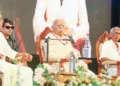 സംഘശതാബ്ദിയുടെ ഭാഗമായി തൃശൂര്‍ ഹയാത്തില്‍ സംഘടിപ്പിച്ച പ്രഭാഷണ സഭയില്‍ ആര്‍എസ്എസ് സര്‍സംഘചാലക് ഡോ. മോഹന്‍ ഭാഗവത് സംസാരിക്കുന്നു. ഉത്തര കേരളം പ്രാന്ത സംഘചാലക് അഡ്വ. കെ.കെ. ബലറാം, തൃശൂര്‍ വിഭാഗ് സംഘചാലക് കെ.എസ്. പത്മനാഭന്‍ സമീപം