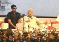 സംഘശതാബ്ദിയുടെ ഭാഗമായി തിരുവനന്തപുരം ഉദയ പാലസ് ആഡിറ്റോറിയത്തില്‍ സംഘടിപ്പിച്ച പ്രഭാഷണ സഭയില്‍ ആര്‍എസ്എസ് സര്‍സംഘചാലക് ഡോ. മോഹന്‍ ഭാഗവത് സംസാരിക്കുന്നു. ദക്ഷിണ കേരളം പ്രാന്ത കാര്യവാഹ് ടി.വി. പ്രസാദ് ബാബു, വിഭാഗ് സംഘചാലക് പി. ഗിരീഷ് സമീപം (ഇടത്ത്). പ്രഭാഷണ സഭയില്‍ പങ്കെടുത്ത സദസ്