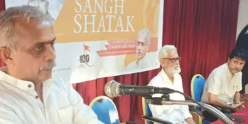 ആര്എസ്എസ് ശതാബ്ദിയുടെ ഭാഗമായി കൊച്ചി മഹാനഗര് സംഘടിപ്പിച്ച പൗരസംഗമത്തില് പ്രജ്ഞാപ്രവാഹ് ദേശീയ സംയോജകന് ജെ. നന്ദകുമാര് സംസാരിക്കുന്നു. കൊച്ചി മഹാനഗര് സഹ സംഘചാലക് ഡോ. എ. കൃഷ്ണമൂര്ത്തി, ജിഎസ്ടി ഗ്ലോബല് ഡയറക്ടര് സുനില് ബാലകൃഷ്ണന് സമീപം