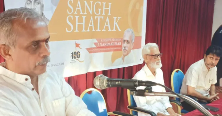 ആര്‍എസ്എസ് ശതാബ്ദിയുടെ ഭാഗമായി കൊച്ചി മഹാനഗര്‍ സംഘടിപ്പിച്ച പൗരസംഗമത്തില്‍ പ്രജ്ഞാപ്രവാഹ് ദേശീയ സംയോജകന്‍ ജെ. നന്ദകുമാര്‍ സംസാരിക്കുന്നു. കൊച്ചി മഹാനഗര്‍ സഹ സംഘചാലക് ഡോ. എ. കൃഷ്ണമൂര്‍ത്തി, ജിഎസ്ടി ഗ്ലോബല്‍ ഡയറക്ടര്‍ സുനില്‍ ബാലകൃഷ്ണന്‍ സമീപം