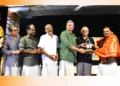 സൗരക്ഷിക പഞ്ചമി പുരസ്കാരം കെ.എസ്. രാജേന്ദ്രപ്രസാദിന് റിട്ട. ജസ്റ്റിസ് വി.ജി. അരുണ് സമ്മാനിക്കുന്നു