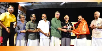 സൗരക്ഷിക പഞ്ചമി പുരസ്കാരം കെ.എസ്. രാജേന്ദ്രപ്രസാദിന് റിട്ട. ജസ്റ്റിസ് വി.ജി. അരുണ് സമ്മാനിക്കുന്നു