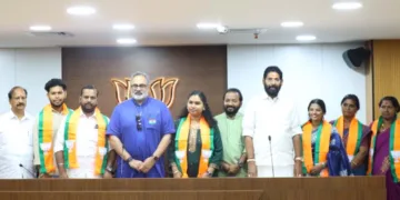 സിപിഐ വഴുതക്കാട് ബ്രാഞ്ച് സെക്രട്ടറിയുമായിരുന്ന രാഹുല് കുമാര് എസ്.ആറിന്റെ നേതൃത്വത്തില് ബിജെപിയില് ചേര്ന്ന പ്രവര്ത്തകര് സംസ്ഥാന അധ്യക്ഷന് രാജീവ് ചന്ദ്രശേഖറിനൊപ്പം