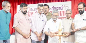 ആലുവ വൈഎംസിഎയില്‍ തപസ്യ സുവര്‍ണ ജൂബിലി സമാപനത്തോടനുബന്ധിച്ച അക്ഷരോത്സവം ഭാരതീയ വിചാരകേന്ദ്രം ഡയറക്ടര്‍ ആര്‍. സഞ്ജയന്‍ ഉദ്ഘാടനം ചെയ്യുന്നു. കെ.വി. രാജീവ്, വെണ്ണല മോഹന്‍, ലക്ഷ്മി നാരായണന്‍, പ്രേംകുമാര്‍, പ്രൊഫ. പി.ജി. ഹരിദാസ്, കെ.ടി. രാമചന്ദ്രന്‍ എന്നിവര്‍ സമീപം