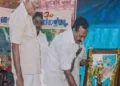 വടക്കന് പറവൂരില് നടന്ന ആര്എസ്എസ് നേതാവ് ഗോള്വാള്ക്കറുടെ ജന്മശതാബ്ദി പരിപാടി നിലവിളക്ക് കൊളുത്തി ഉദ്ഘാടനം ചെയ്യുന്ന വി.ഡി. സതീശന്റെ ചിത്രം