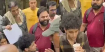 പ്രായമുള്ള ഒരാള് പോസ്റ്റര് മടക്കി വിശറിയാക്കി കോക്രോച്ച് ജനതാ പാര്ട്ടി വക്താവ് സൗരവ് ദാസിന് വീശിക്കൊടുക്കുന്നു (ഇടത്ത്) ദല്ഹിയിലെ ചൂടില് നിന്നും രക്ഷപ്പെടാന് സൗരവ് ദാസ് ഇടയ്ക്കിടെ കോള്ഡ് കോഫി കുടിക്കുന്നു (വലത്ത്)