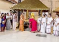 കാസര്‍കോട് ഇടനീര്‍ മഠാധിപതി ശങ്കരാചാര്യ ശ്രീമദ് സ്വാമി
സച്ചിദാനന്ദഭാരതി മഹാരാജ് ശ്രീരാമ ദീപപ്രയാണ രഥത്തിലേക്കുള്ള ശ്രീരാമപാദുകങ്ങളുടെ സമര്‍പ്പണം നിര്‍വഹിക്കുന്നു