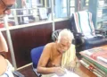 തിരുമാന്ധാംകുന്ന് ക്ഷേത്ര ഭരണം ട്രസ്റ്റി ഏറ്റെടുത്തതായുള്ള
അറിയിപ്പില്‍ ട്രസ്റ്റി എം.സി. ശ്രീധരവര്‍മ്മരാജ ഒപ്പുവെക്കുന്നു