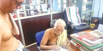 തിരുമാന്ധാംകുന്ന് ക്ഷേത്ര ഭരണം ട്രസ്റ്റി ഏറ്റെടുത്തതായുള്ള
അറിയിപ്പില്‍ ട്രസ്റ്റി എം.സി. ശ്രീധരവര്‍മ്മരാജ ഒപ്പുവെക്കുന്നു
