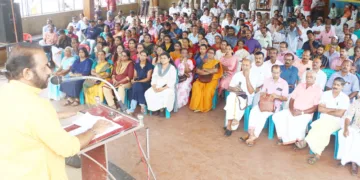 വഖഫ് അധിനിവേശത്തിനെതിരെ തളിപ്പറമ്പില്‍ ബിജെപി സംഘടിപ്പിച്ച പ്രതിഷേധക്കൂട്ടായ്മ സംസ്ഥാന ജനറല്‍
സെക്രട്ടറി എസ്. സുരേഷ് ഉദ്ഘാടനം ചെയ്യുന്നു