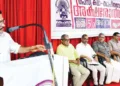 ആലുവയില്‍ തപസ്യ കലാസാഹിത്യ വേദി സുവര്‍ണ ജയന്തി അക്ഷരോത്സവത്തിന്റെ സമാപന സഭ നാടകകൃത്ത് ഫ്രാന്‍സിസ് ടി. മാവേലിക്കര ഉദ്ഘാടനം ചെയ്യുന്നു. കെ. സതീശ് ബാബു, മുരളി പാറപ്പുറം, പ്രൊഫ. പി.ജി. ഹരിദാസ്, സി. രജിത് കുമാര്‍, കെ.കെ. സുധാകരന്‍ എന്നിവര്‍ സമീപം