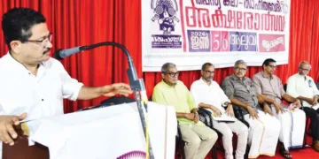 ആലുവയില്‍ തപസ്യ കലാസാഹിത്യ വേദി സുവര്‍ണ ജയന്തി അക്ഷരോത്സവത്തിന്റെ സമാപന സഭ നാടകകൃത്ത് ഫ്രാന്‍സിസ് ടി. മാവേലിക്കര ഉദ്ഘാടനം ചെയ്യുന്നു. കെ. സതീശ് ബാബു, മുരളി പാറപ്പുറം, പ്രൊഫ. പി.ജി. ഹരിദാസ്, സി. രജിത് കുമാര്‍, കെ.കെ. സുധാകരന്‍ എന്നിവര്‍ സമീപം