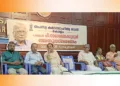 പി. നാരായണക്കുറുപ്പ് അനുസ്മരണത്തില്‍ ശ്രീകുമാരന്‍ തമ്പി സംസാരിക്കുന്നു. വിജയകൃഷ്ണന്‍, ജസ്റ്റിസ് എം.ആര്‍. ഹരിഹരന്‍ നായര്‍, ജോര്‍ജ് ഓണക്കൂര്‍, പ്രൊഫ. പി.ജി. ഹരിദാസ്, പദ്മശ്രീ ലക്ഷ്മിക്കുട്ടിയമ്മ, ഡോ. പൂജപ്പുര കൃഷ്ണന്‍നായര്‍, കലാധരന്‍, കെ.വി. രാജേന്ദ്രന്‍, ഡി. നാരായണശര്‍മ്മ സമീപം